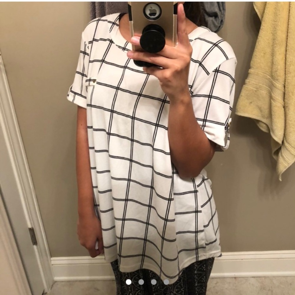 Aesthetic Grid-Pattern Top